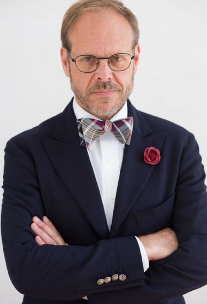 Here&#039;s Why Alton Brown Stopped Wearing Bow Ties