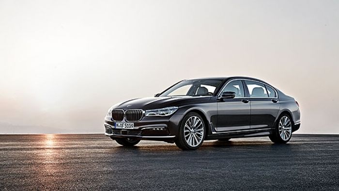 The Futuristic Tech in the BMW 7 Series